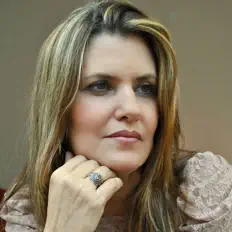 Dengarkan Walgra Maria, tonton video musik, baca bio, lihat tanggal tur & lainnya!