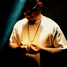 Chief Smokeを聴いたり、ミュージックビデオを鑑賞したり、経歴やツアー日程などを確認したりしましょう！