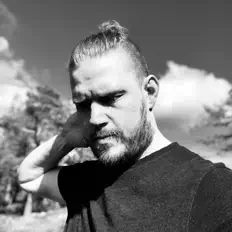 Current Oneを聴いたり、ミュージックビデオを鑑賞したり、経歴やツアー日程などを確認したりしましょう！