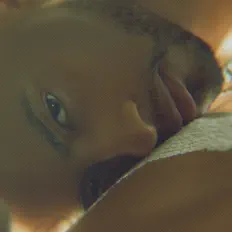 聆聽 Felixx、觀看音樂影片、閱讀小傳、查看巡演日期等！