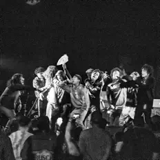 Dengarkan Tha Kartel, tonton video musik, baca bio, lihat tanggal tur & lainnya!