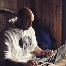 Escucha a D'chaos, mira videos musicales, lee su biografía, consulta las fechas de las gira y más.