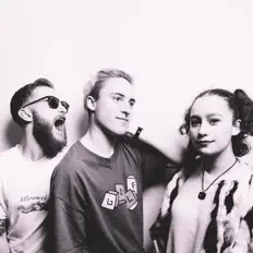 FOXE सुनें, म्यूज़िक वीडियो देखें, बायो पढ़ें, दौरे की तारीखें और बहुत कुछ देखें!