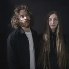 Poslechněte si interpreta Midnight Ambulance, sledujte hudební videa, přečtěte si životopis, podívejte se na data turné a další informace.