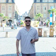 收听 Owlerz、观看音乐视频、阅读小传、查看巡演日期等 ！