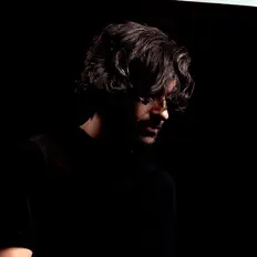 Shihaを聴いたり、ミュージックビデオを鑑賞したり、経歴やツアー日程などを確認したりしましょう！