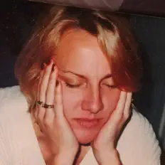 Ακούστε περιεχόμενο από Deena Rae Turner, παρακολουθήστε μουσικά βίντεο, διαβάστε το βιογραφικό, δείτε ημερομηνίες περιοδείας, και πολλά ακόμη!