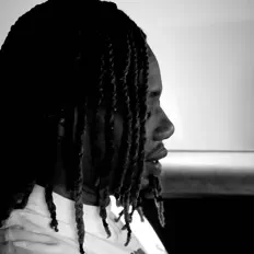 聆聽 Ojduzit、觀看音樂影片、閱讀小傳、查看巡演日期等！