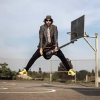 聆聽 undefined、觀看音樂影片、閱讀小傳、查看巡演日期等！