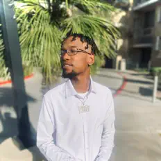 收听 Reed、观看音乐视频、阅读小传、查看巡演日期等 ！