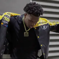 Nazy2muchを聴いたり、ミュージックビデオを鑑賞したり、経歴やツアー日程などを確認したりしましょう！