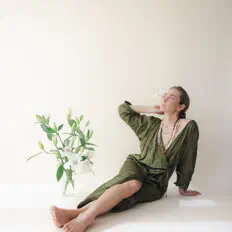 Saritaを聴いたり、ミュージックビデオを鑑賞したり、経歴やツアー日程などを確認したりしましょう！