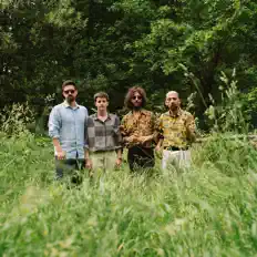 Addio Proust!を聴いたり、ミュージックビデオを鑑賞したり、経歴やツアー日程などを確認したりしましょう！