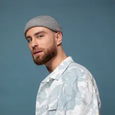Poslechněte si interpreta Gera Gerc, sledujte hudební videa, přečtěte si životopis, podívejte se na data turné a další informace.
