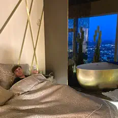 Luister naar Arjeton, bekijk muziekvideo's, lees de bio, bekijk de tourdata, en meer!