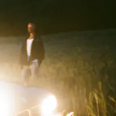 Kieranを聴いたり、ミュージックビデオを鑑賞したり、経歴やツアー日程などを確認したりしましょう！