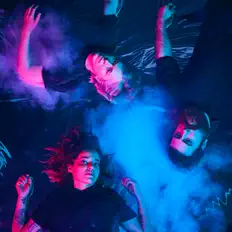 Listen to Isla Invisible, watch music videos, read bio, see tour dates & more!