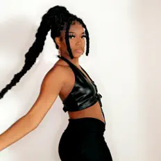 聆聽 Spizzy、觀看音樂影片、閱讀小傳、查看巡演日期等！