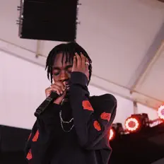 Ouça 19, assista a videoclipes, leia a biografia, veja as datas das turnês e mais!