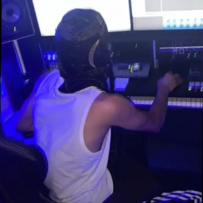 Listen to Mercks_03, watch music videos, read bio, see tour dates & more!
