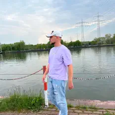 Hör dir GILLU an, schau dir Musikvideos an, lies die Biografie, finde Tourdaten und mehr!