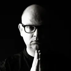 Poslechněte si interpreta Stephan Ziron, sledujte hudební videa, přečtěte si životopis, podívejte se na data turné a další informace.