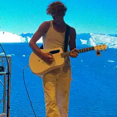 聆聽 Dylan Fairchild、觀看音樂影片、閱讀小傳、查看巡演日期等！