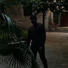 Nzo सुनें, म्यूज़िक वीडियो देखें, बायो पढ़ें, दौरे की तारीखें और बहुत कुछ देखें!