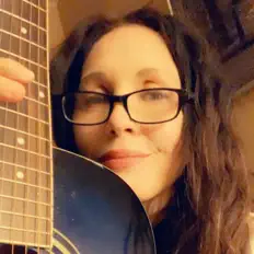 Tracey Dona: песни, клипы, биография, даты выступлений и многое другое.