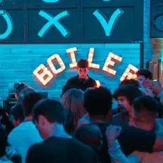 Ouça Arii, assista a videoclipes, leia a biografia, veja as datas das turnês e mais!