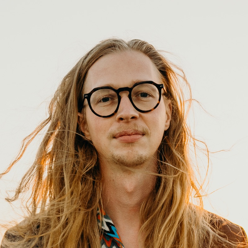 Song - Breaking News - Julian Scherle