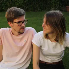 JuliFlix dinle, müzik videolarını izle, biyografisini oku, tur tarihlerini ve daha fazlasını gör!