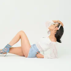 Ascolta Kaitlyn Morell, guarda video musicali, leggi la biografia, vedi le date del tour & altro!