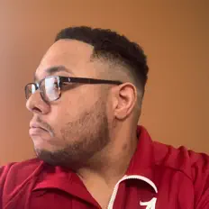 DADDYを聴いたり、ミュージックビデオを鑑賞したり、経歴やツアー日程などを確認したりしましょう！