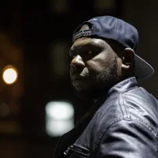Hör dir Greatness an, schau dir Musikvideos an, lies die Biografie, finde Tourdaten und mehr!