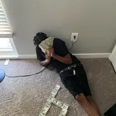 ShyneeFrmDa4을(를) 듣고, 뮤직 비디오를 보고, 약력을 읽고, 투어 일정 등을 확인하세요!