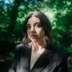 Leah Lawson을(를) 듣고, 뮤직 비디오를 보고, 약력을 읽고, 투어 일정 등을 확인하세요!