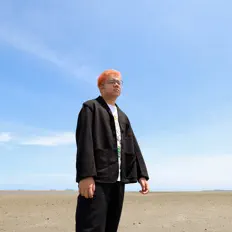 收听 Bluekisses、观看音乐视频、阅读小传、查看巡演日期等 ！