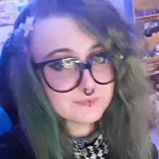 聆聽 Sophiaaaahjkl;8901、觀看音樂影片、閱讀小傳、查看巡演日期等！