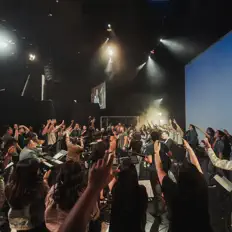 Dengarkan Revolution, tonton video musik, baca bio, lihat tanggal tur & lainnya!