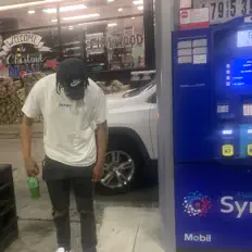 收听 Dee Huncho、观看音乐视频、阅读小传、查看巡演日期等 ！