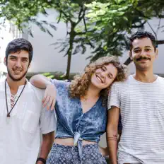 Ouça Gragoatá, assista a videoclipes, leia a biografia, veja as datas das turnês e mais!