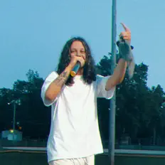 聆聽 Caleb Woodrow、觀看音樂影片、閱讀小傳、查看巡演日期等！