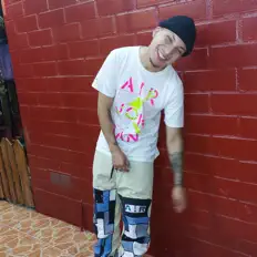 Luister naar V Shelby, bekijk muziekvideo's, lees de bio, bekijk de tourdata, en meer!