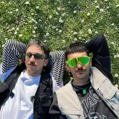 Escucha a Lynda, mira vídeos musicales, lee la biografía, consulta fechas de giras y mucho más.