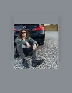 Poslechněte si interpreta James Violeen, sledujte hudební videa, přečtěte si životopis, podívejte se na data turné a další informace.