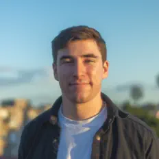 聆聽 Rumorous、觀看音樂影片、閱讀小傳、查看巡演日期等！