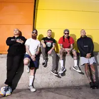 undefined dinle, müzik videolarını izle, biyografisini oku, tur tarihlerini ve daha fazlasını gör!