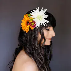 Suzie Brown सुनें, म्यूज़िक वीडियो देखें, बायो पढ़ें, दौरे की तारीखें और बहुत कुछ देखें!