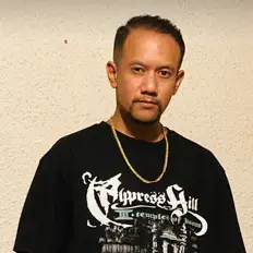 Poslechněte si interpreta 6fa, sledujte hudební videa, přečtěte si životopis, podívejte se na data turné a další informace.